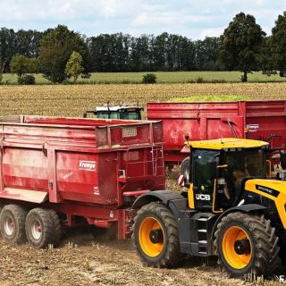 JCB Fastrac 6300 a Krampe BigBody 800