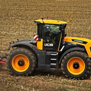 JCB Fastrac 6300 a Krampe BigBody 800