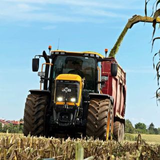 JCB Fastrac 6300 a Krampe BigBody 800