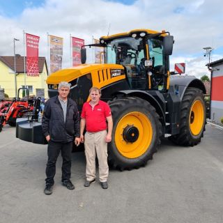 JCB Fastrac 8330 iCON