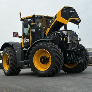 Novinka JCB Fastrac 6000