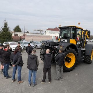 Novinka JCB Fastrac 6000