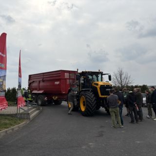 Novinka JCB Fastrac 6000