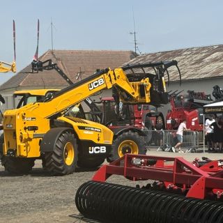 Den JCB a HORSCH