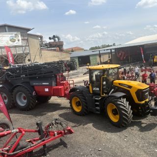 Den JCB a HORSCH