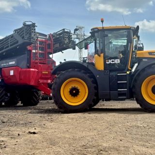 Den JCB a HORSCH