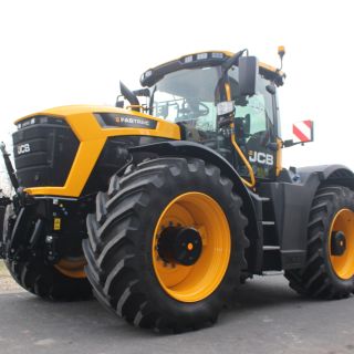 Novinka JCB Fastrac 6000
