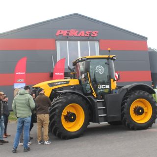 Novinka JCB Fastrac 6000