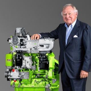 Lord Bamford představil nový vodíkový motor JCB