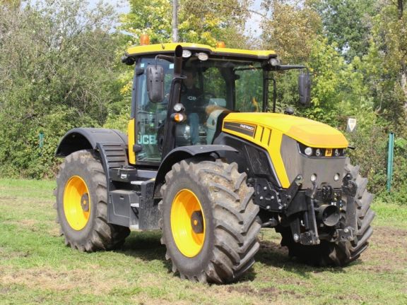 Pohodlný traktor pro aplikaci hnojiv