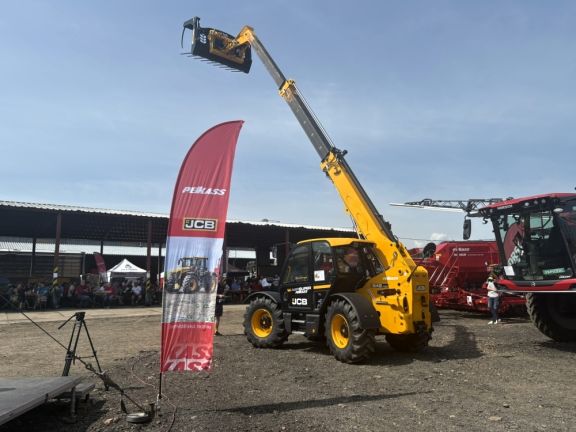 Den JCB a HORSCH