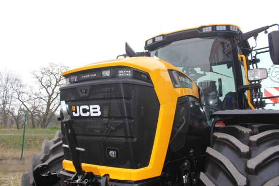 Novinka JCB Fastrac 6000