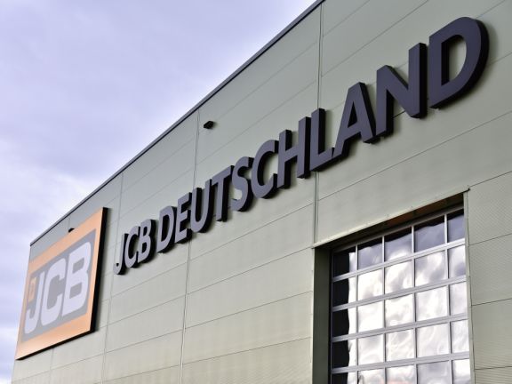 JCB zůstává v Evropě za všech okolností