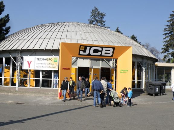 JCB posiluje distribuci strojů pro zemědělství v České republice
