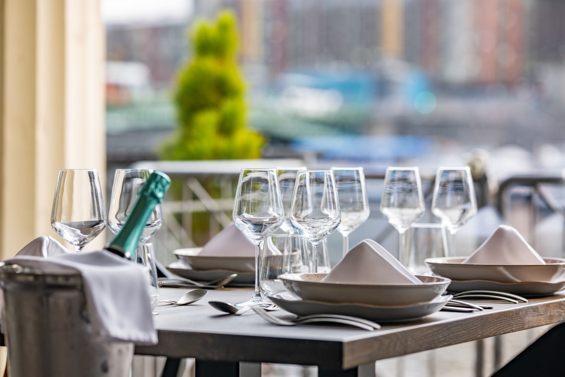 Nedělní brunch na Občanské plovárně