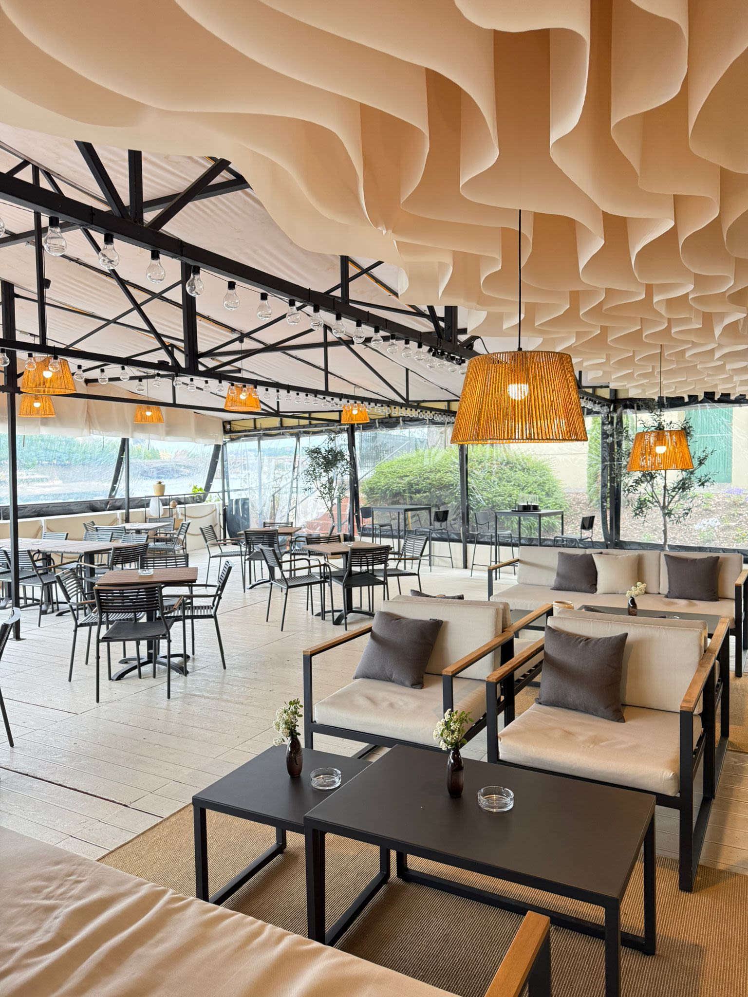 Nově zrekonstruovaný Molo bar na Občanské plovárně