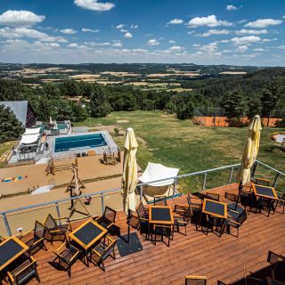 Kde posílit tým i načerpat energii? Firemní akce v srdci přírody najdete v Nahoru Resortu Monínec