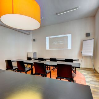 Impact Hub Ostrava - Oranžová konferenční místnost