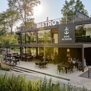 Dog in Dock – Vinařství a eventové centrum ve Veselí nad Moravou - Bistro