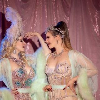 Burleska & showgirl Linde Von Schwärze - Double burlesque show Pearl Girls