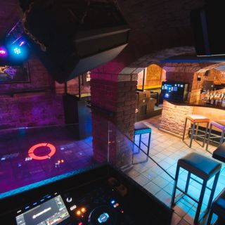 ALIBI. cocktail&music bar - Bar