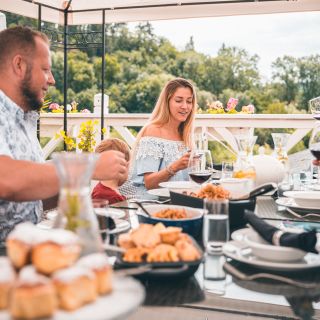 Romantický Hotel Mlýn Karlštejn - Sváteční rodinné obědy