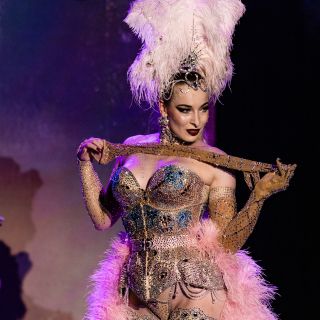 Burleska jako vrchol večera: Glamour, svůdnost a wow efekt na vaší akci