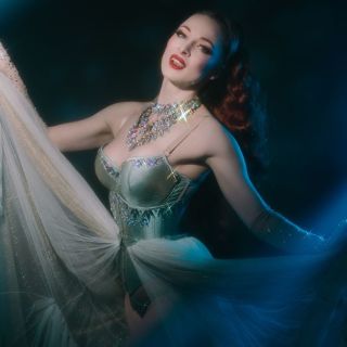 Burleska jako vrchol večera: Glamour, svůdnost a wow efekt na vaší akci