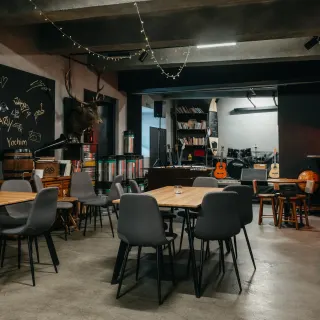 Hoax Pub