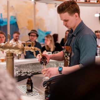 Proměňte firemní večírek v nezapomenutelný zážitek s Pilsner Urquell Experience v Praze