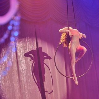 Burleska & showgirl Linde Von Schwärze - Burleskní show Divine Burlesque