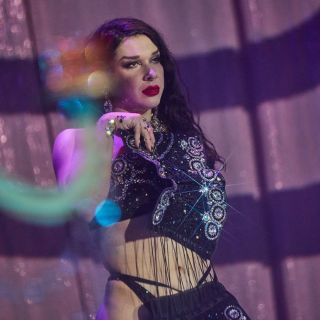 Burleska & showgirl Linde Von Schwärze - Burleskní show Divine Burlesque