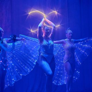Burleska & showgirl Linde Von Schwärze - Burleskní show Divine Burlesque