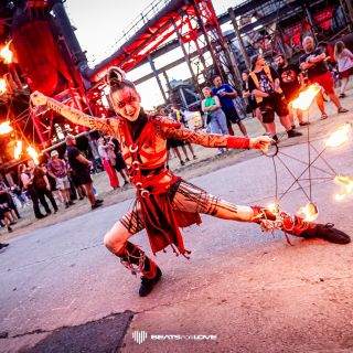 Aliatrix - visual entertainment agency - Walking acts