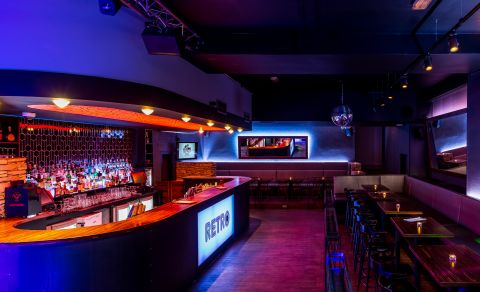 Retro Cocktail & Music Bar