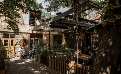 Kavárna, co hledá jméno