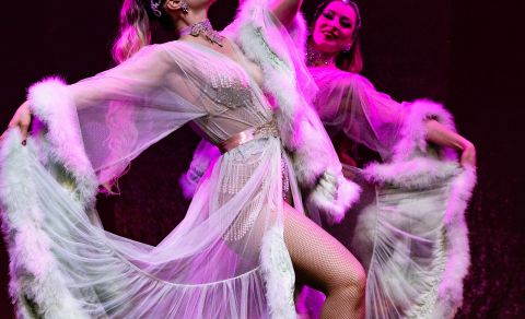 Double burlesque show Pearl Girls