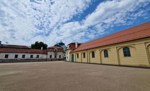 Jízdárna Kinských