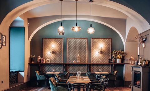 RESTAURACE