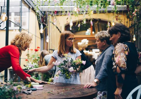 Reprezentativní kancelář bez námahy: květinový servis pro firmy