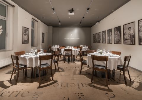 Zážitky na míru v samém srdci Prahy? Vítejte v Galerii kavárny Louvre!