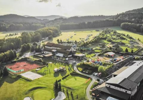 Resort Malevil: místo, kam se nejezdí, ale vrací