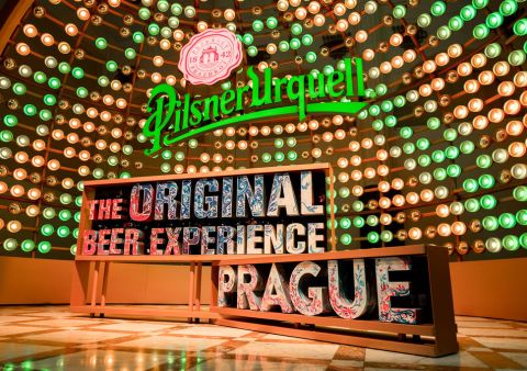 Proměňte firemní večírek v nezapomenutelný zážitek s Pilsner Urquell Experience v Praze