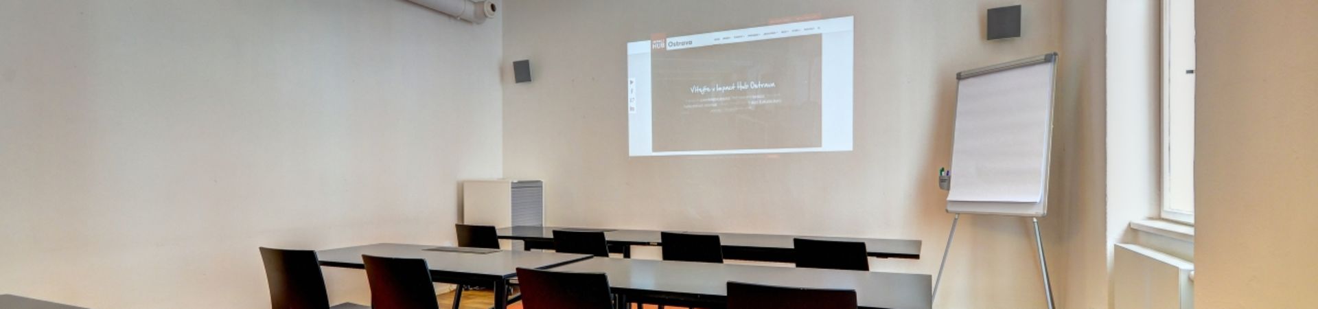 Impact Hub Ostrava - Oranžová konferenční místnost