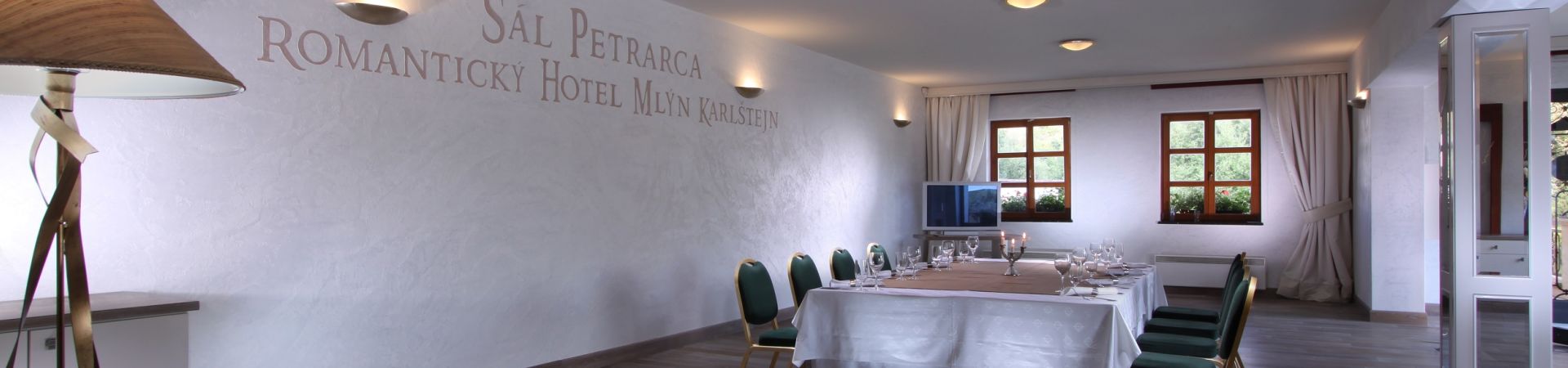 Romantický Hotel Mlýn Karlštejn - Sál Petrarca s terasou
