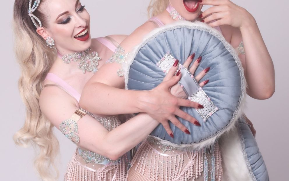 Burleska & showgirl Linde Von Schwärze - Double burlesque show Pearl Girls