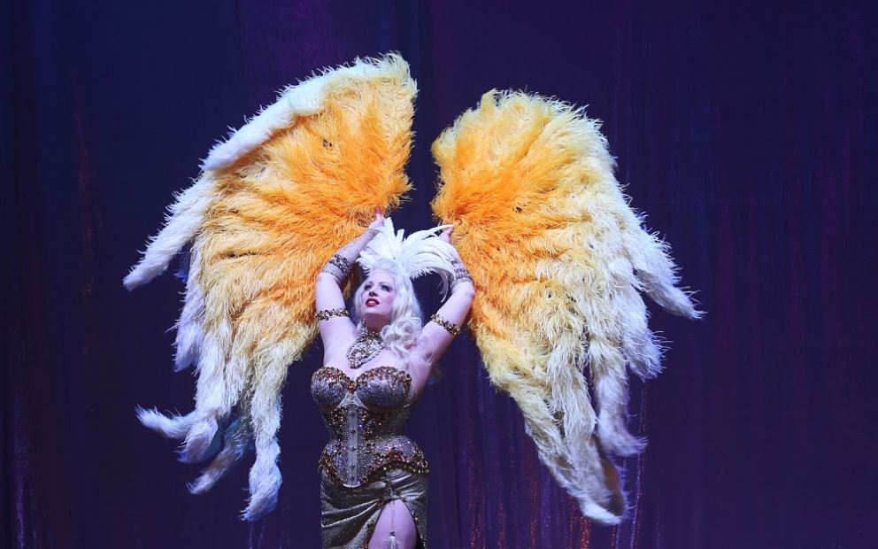 Burleska & showgirl Linde Von Schwärze - Burleskní show Divine Burlesque