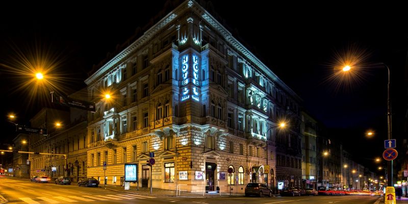 Boutique hotel Seven Days - V-Café Bar & Restaurant