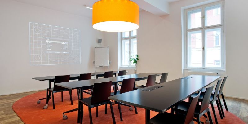 Impact Hub Ostrava - Oranžová konferenční místnost