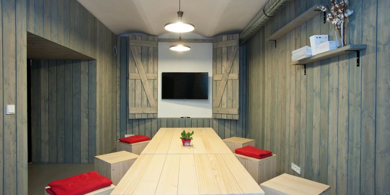 Impact Hub Ostrava - Dřevěná zasedačka